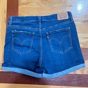 Women’s Levi’s Mid Length Shorts size 30